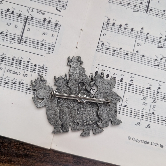 Silver Cow Brooch - Picture 5 of 8